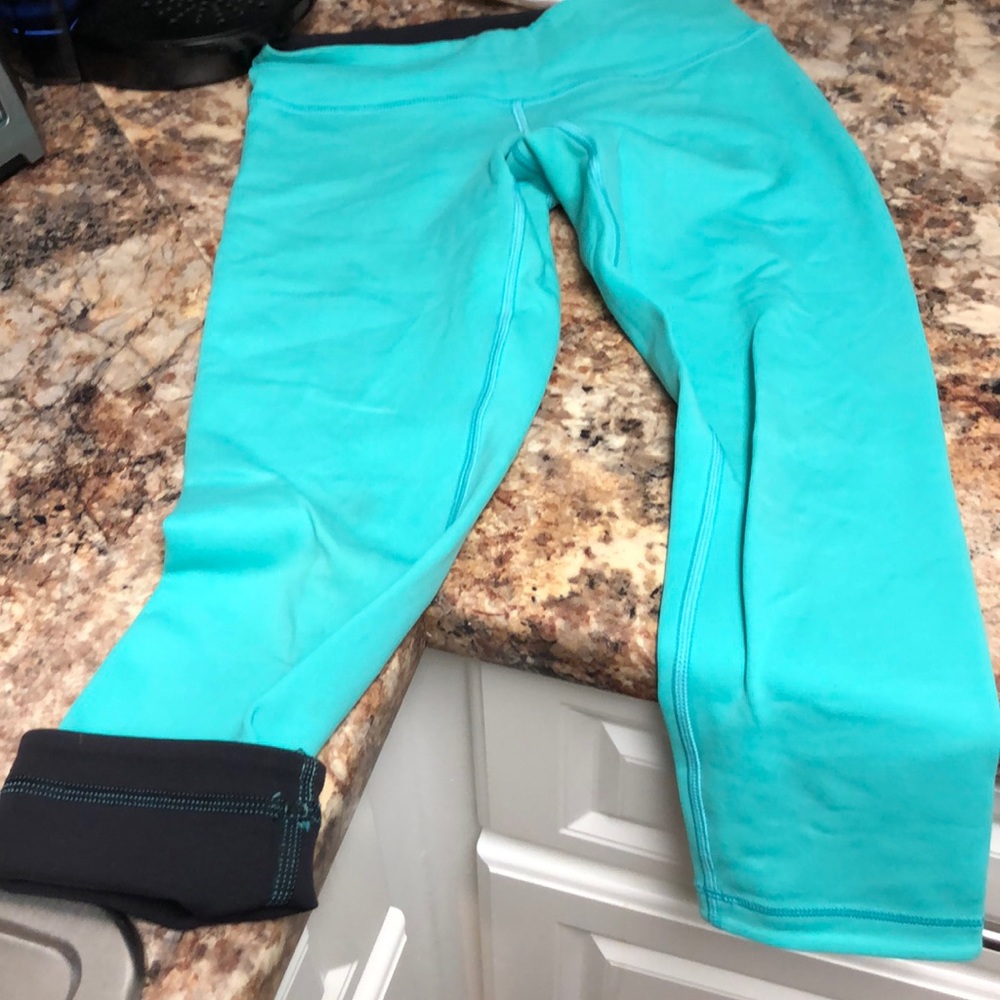 Lululemon Wunder Under Crop midrise - size 4